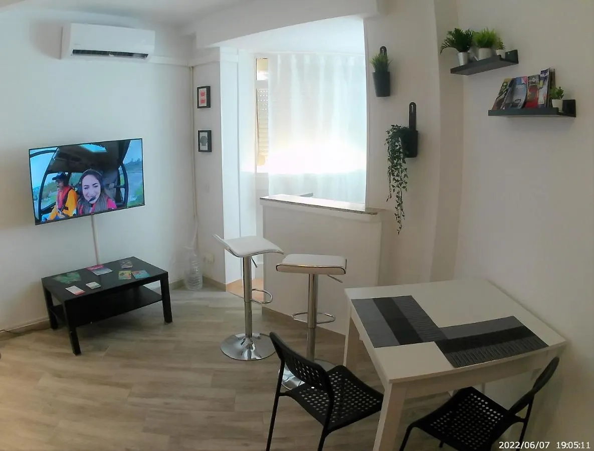 Holidays2Torremolinos: Studio with Pool and Rooftop Terrace Torremolinos